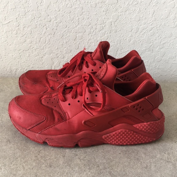 red huaraches size 5